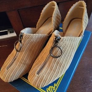 Sbica Ravinia beige Zipper heels like new 7.5